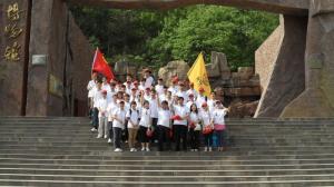“五四”青年節(jié)，組織*青年職工代表前往龍?zhí)洞髰{谷參觀學(xué)習(xí)